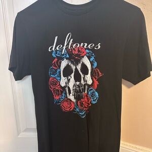 Hot Topic Black Deftones Skull Tee